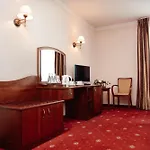 Отель Sympozjum &