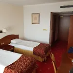 Отель Sympozjum & 4*