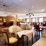 Sympozjum & 4*