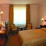 Sympozjum & 4*