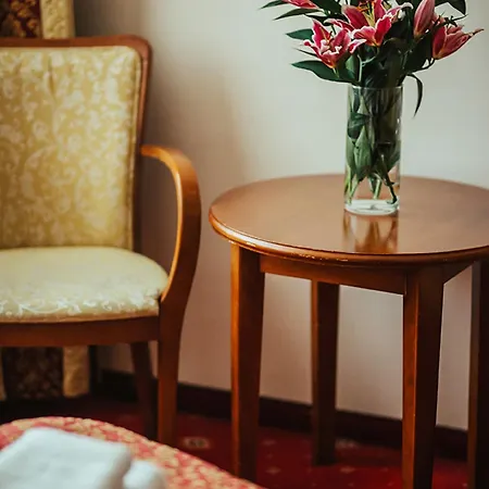 Sympozjum & فندق 4*