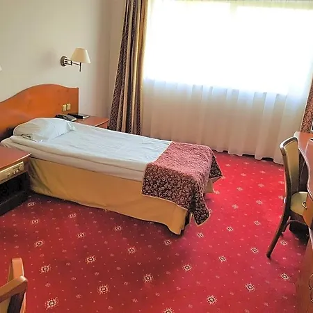 Sympozjum & 4*