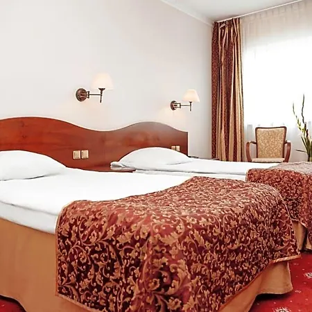 Sympozjum & 4*