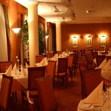 Sympozjum & فندق 4*