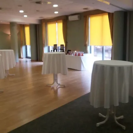 Sympozjum & فندق 4*