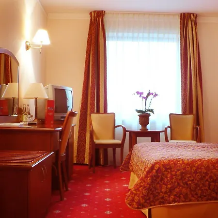 فندق Sympozjum & 4*