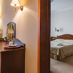 Sympozjum & 4*